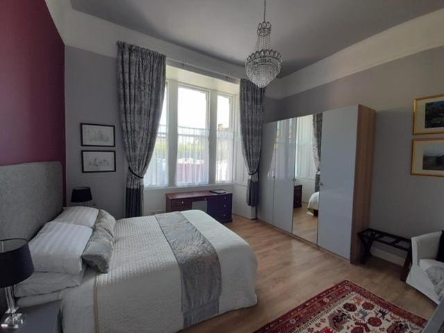 A Two Bedroom - Victorian At 8 Priestfield Road * Edinburgh