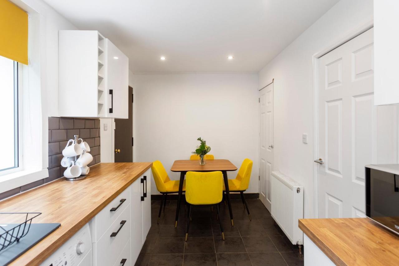 Stylish 3 Bed Abode-parking And Garden * EDI