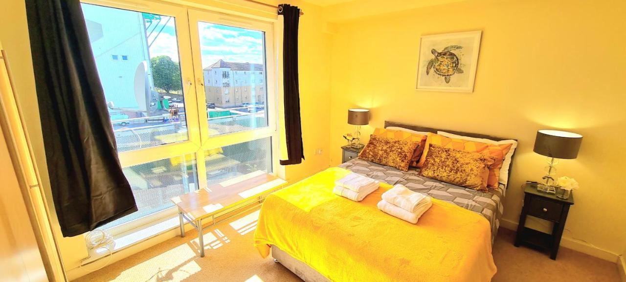 Elegant 2 Bedroom Centre - Free Parking - Private Balcony - Stunning Views * EDI