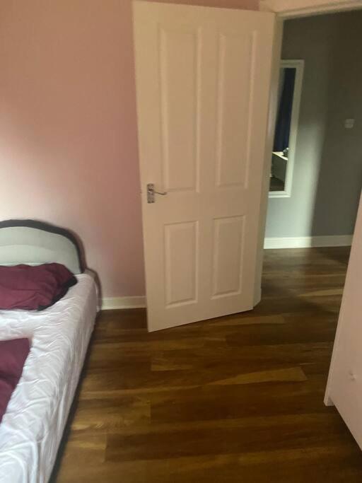 Lovely 2 Bedroom With Private Garden