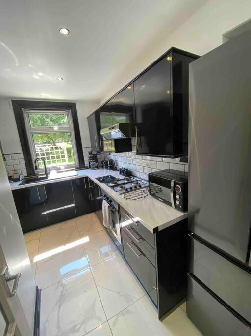 Lovely 2 Bedroom With Private Garden * Edinburgh