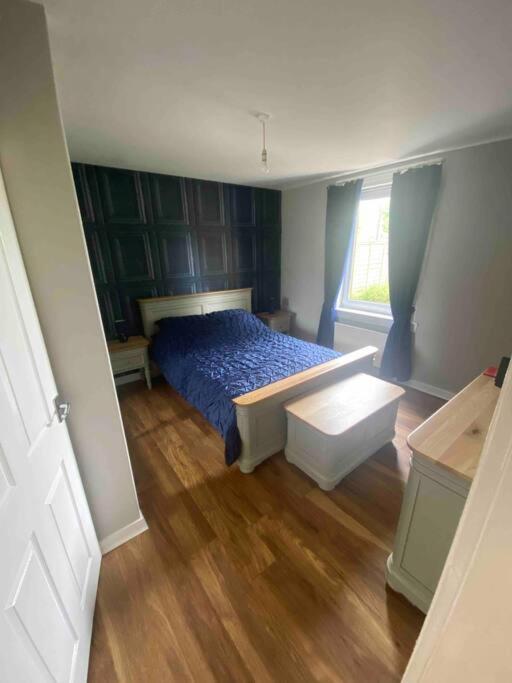 Lovely 2 Bedroom With Private Garden Apartment