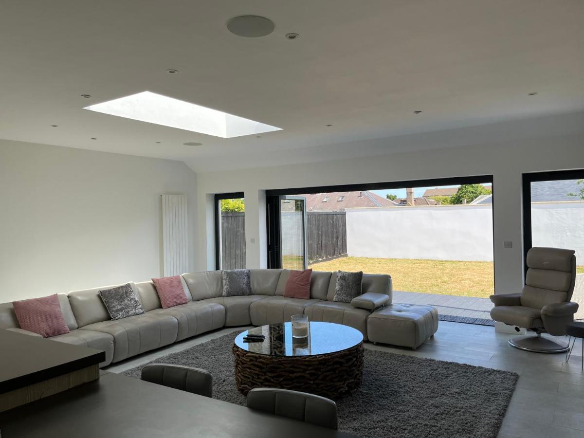Perfect 4 Bedroom 2 Bathroom Holiday home *