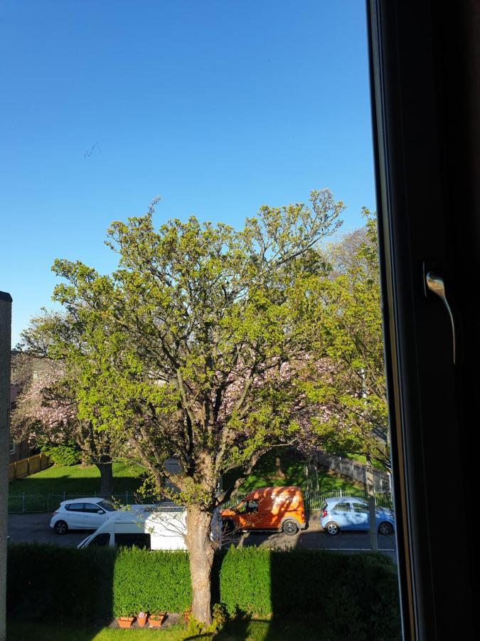 Large 3 Bedroom Apartment/flat In Ideal Location *
