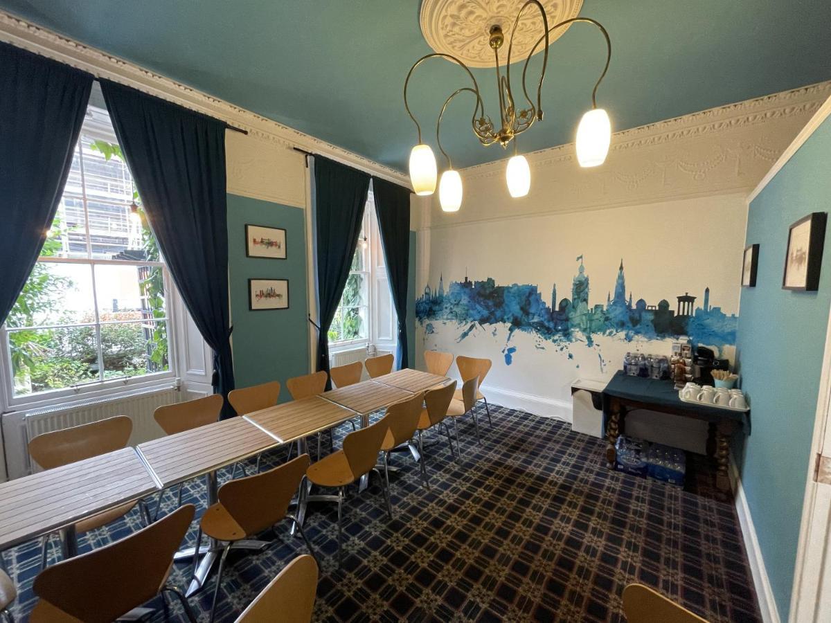 The Kingsview Townhouse - Boutique Hostel