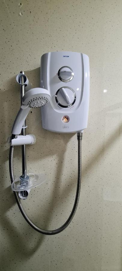 Spacious Ensuite In Centre - Five Star Amenities - Excellent Location * EDI