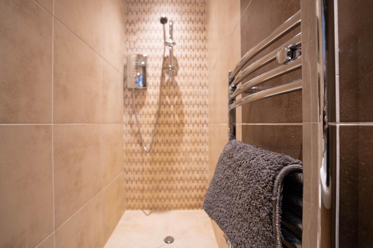 Special Basement Close To The Meadows Apartment