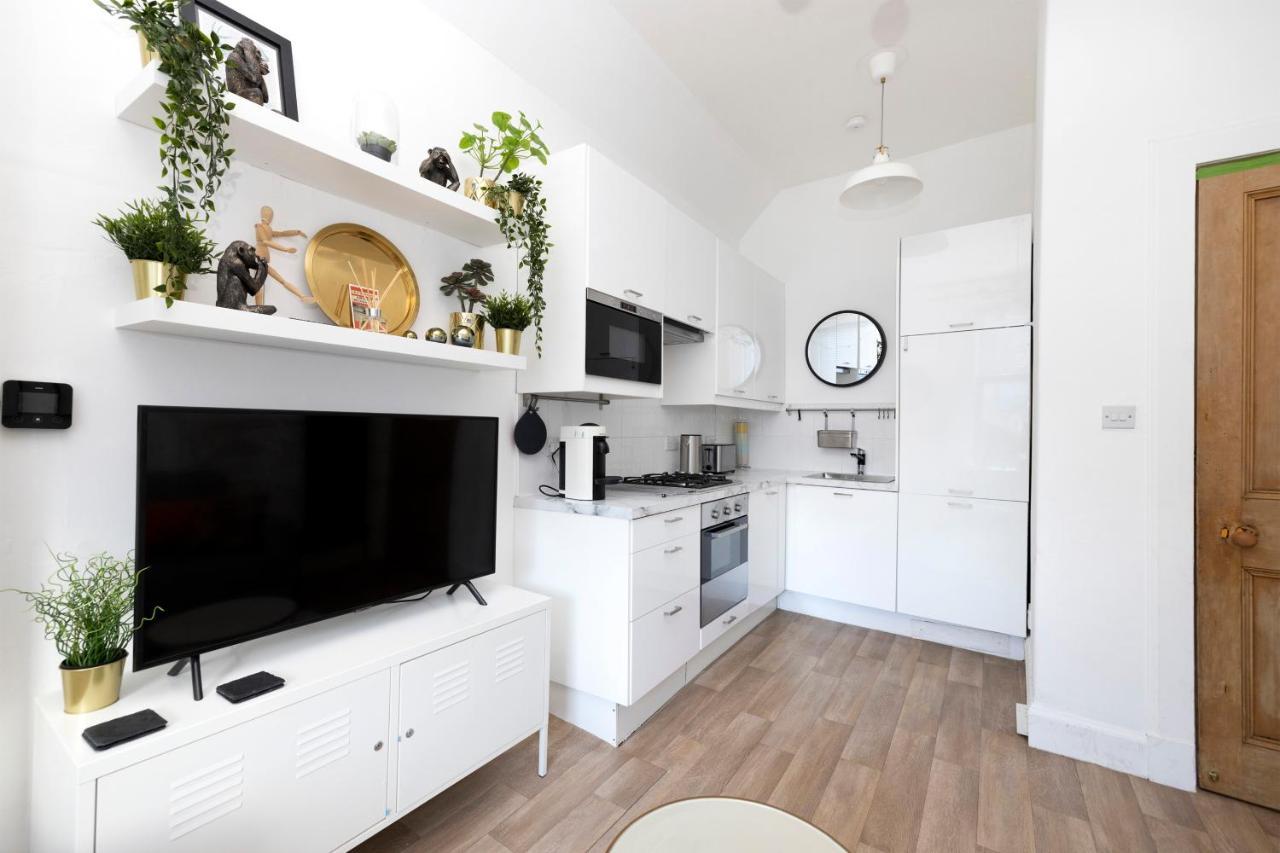 Joivy Bright And Modern Flat With Desk *
