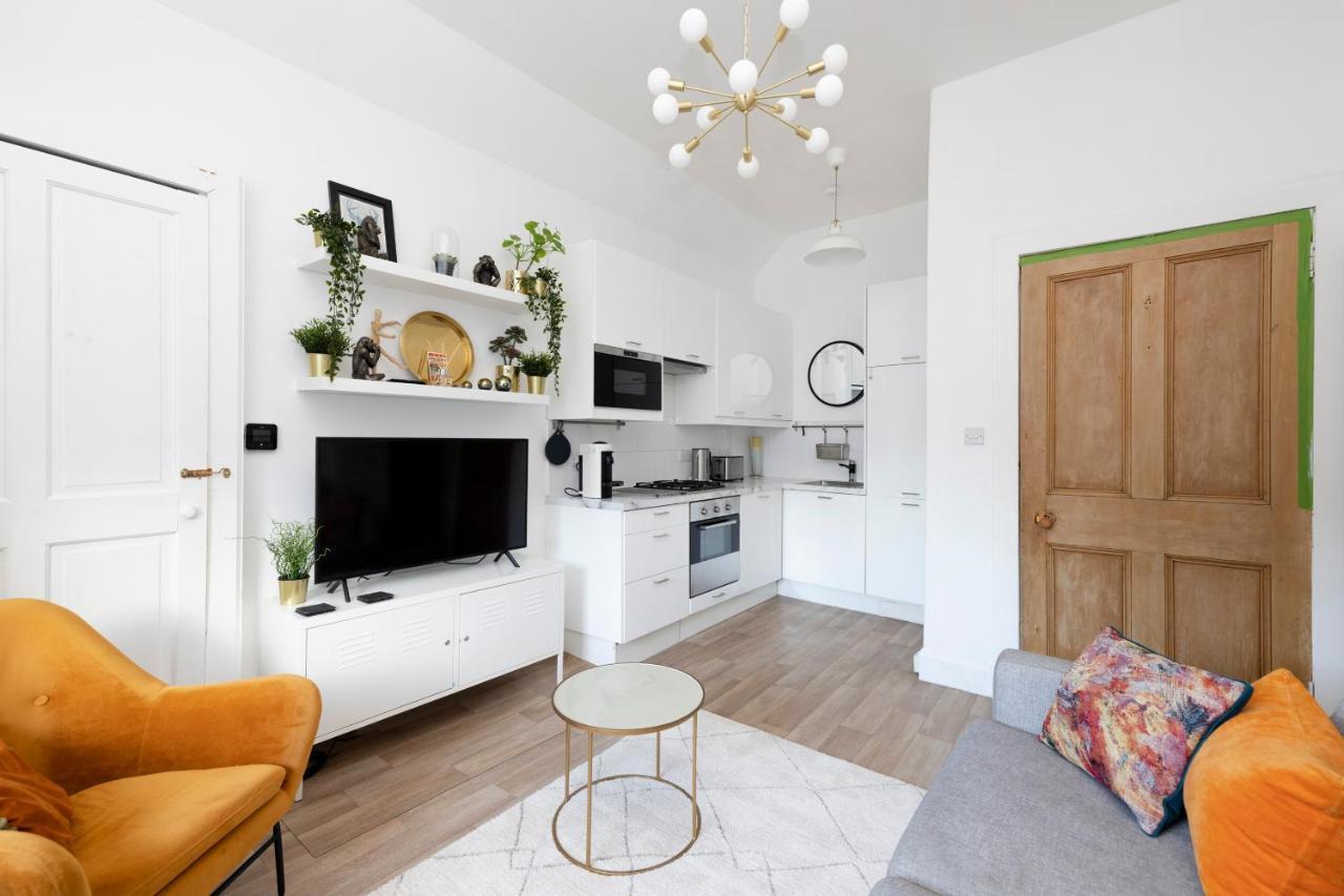 Joivy Bright And Modern Flat With Desk Apartment *