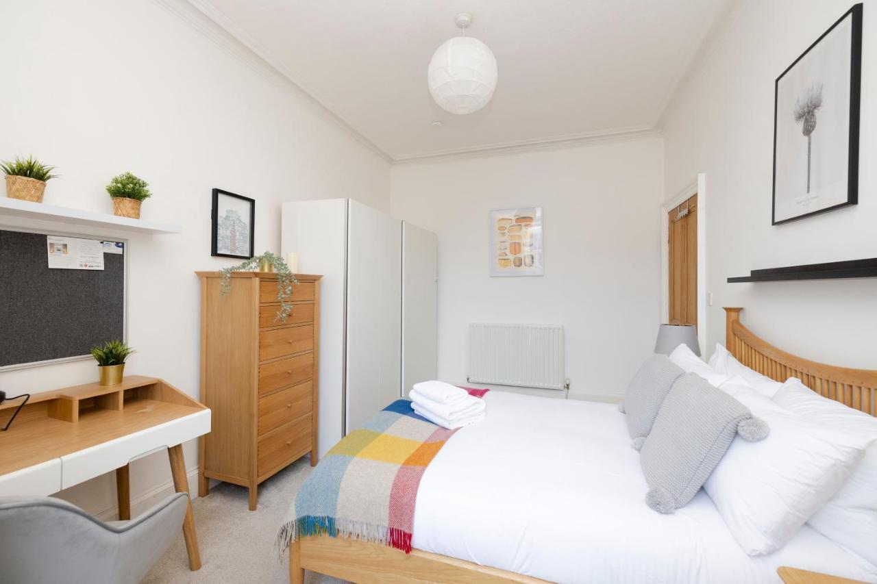 Joivy Bright And Modern Flat With Desk Apartment *