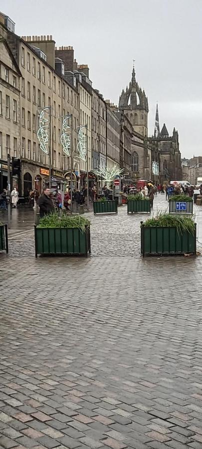 Flat Centre Of Town North Bridge * Edinburgh