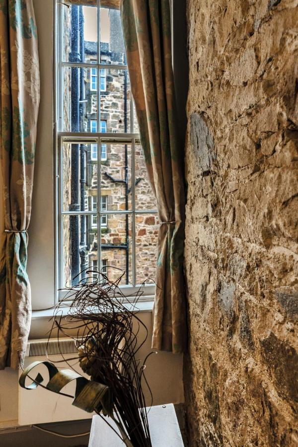 Unique 2 Bedroom Castle - Near Castle & Royal Mile EDI
