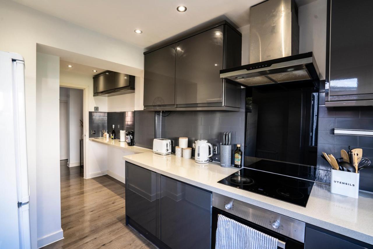 Appartement Spacious & Modern 3 Bedroom House - Free Parking - Front & Back Garden - Private Main Door Entrance EDI