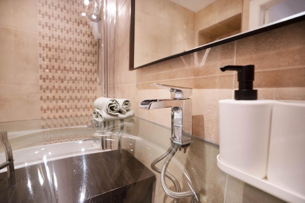 Special Basement Close To The Meadows Apartment *