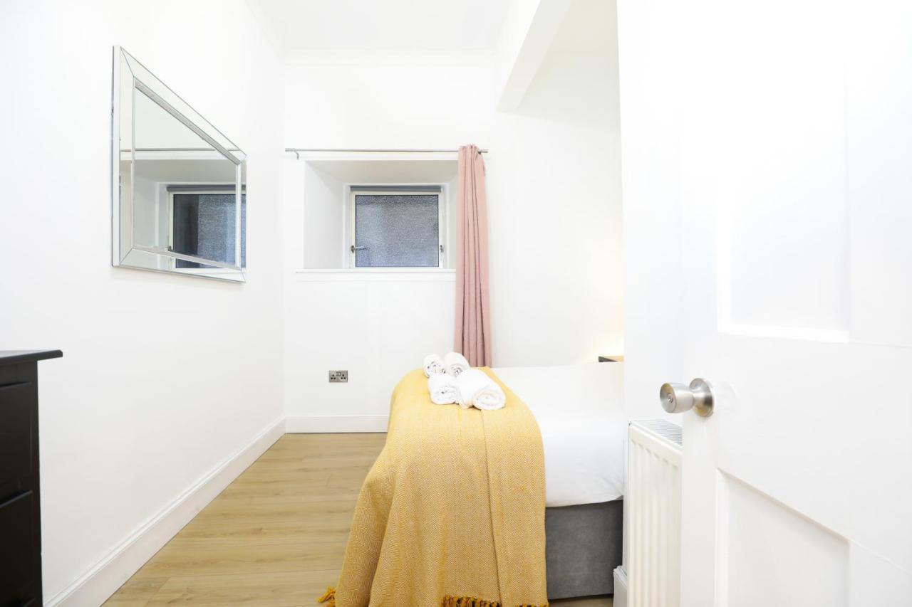 Gorgeous In Excellent Location - - Five Star Amenities Edinburgh