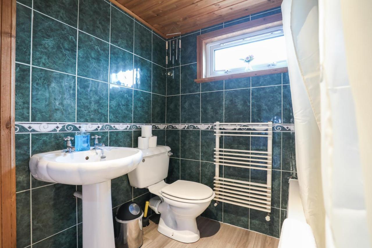 Beautiful 4 Bedroom - Ideal Location - Free Parking EDI