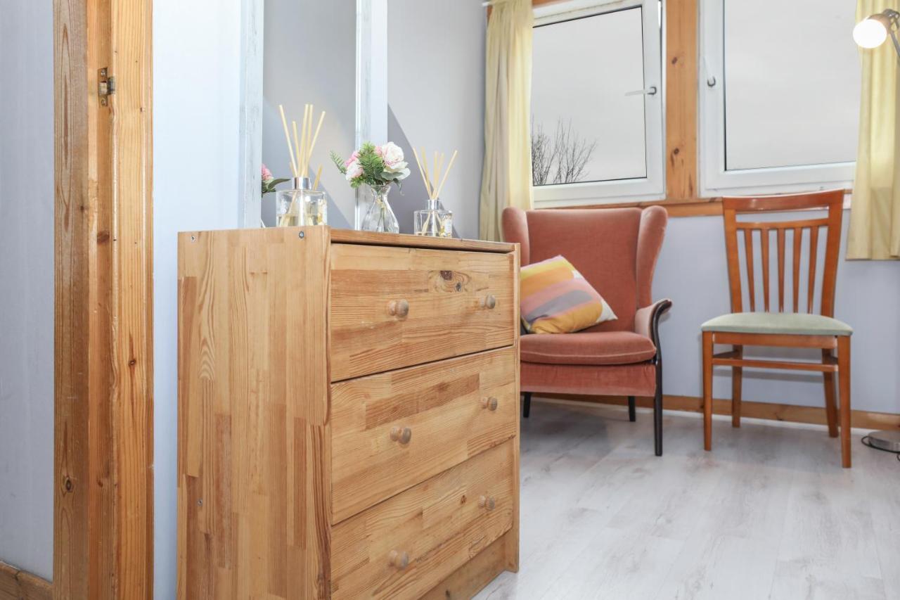Vakantiehuis Beautiful 4 Bedroom - Ideal Location - Free Parking *