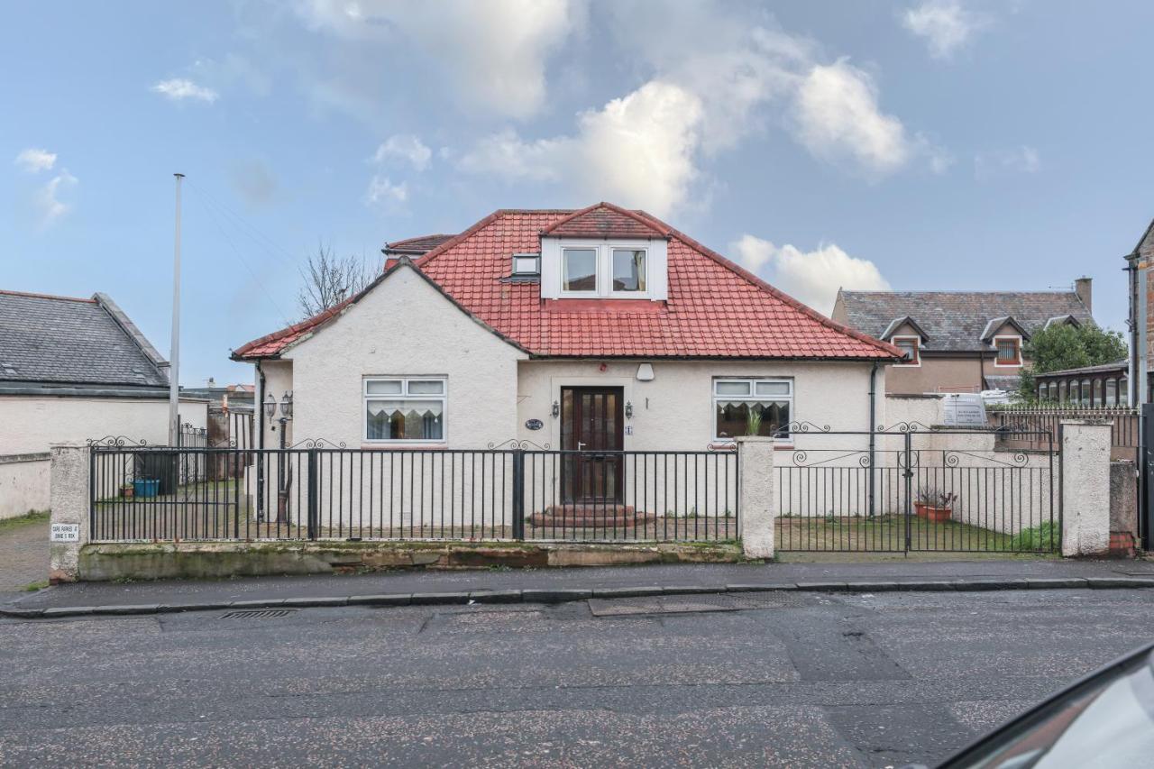 Vakantiehuis Beautiful 4 Bedroom - Ideal Location - Free Parking