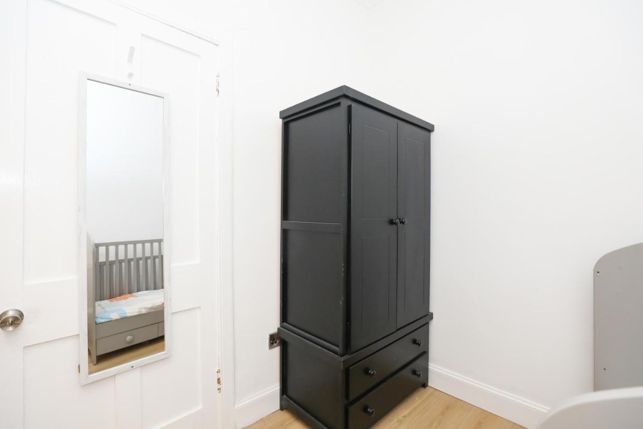 Guest house Gorgeous In Excellent Location - - Five Star Amenities