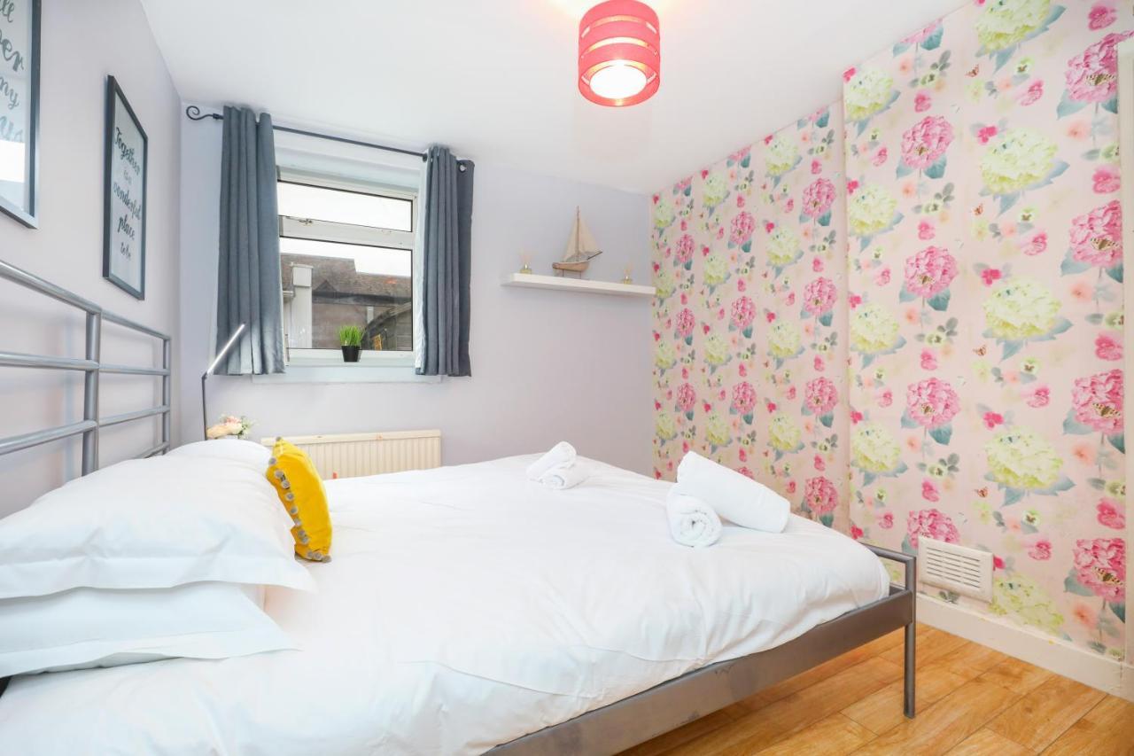 Beautiful 4 Bedroom - Ideal Location - Free Parking EDI