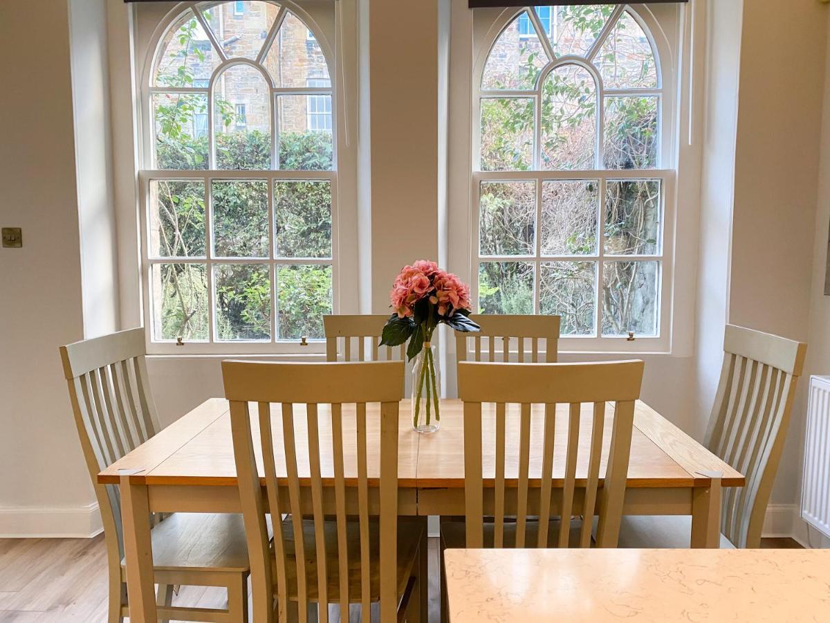 Sophisticated 3br With Garden, Quiet New Town Lane Appartement