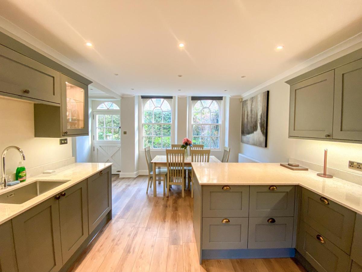 Sophisticated 3br With Garden, Quiet New Town Lane Appartement