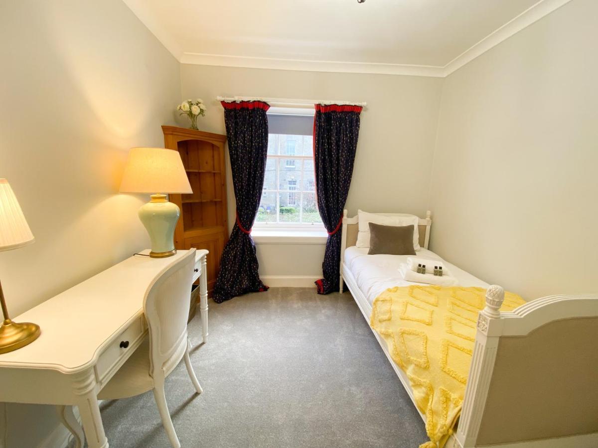 Sophisticated 3br With Garden, Quiet New Town Lane Appartement