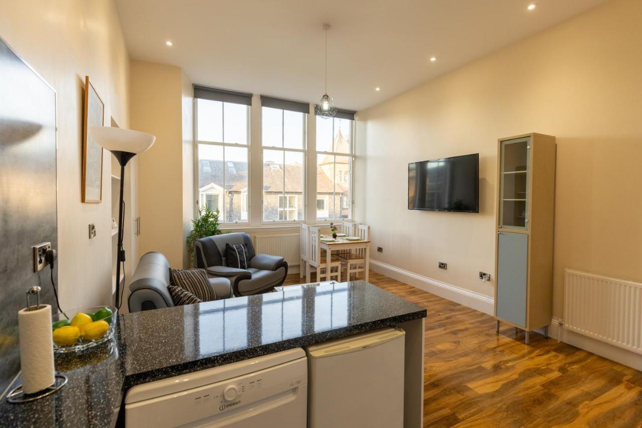 New 2 Bed With Stunning Views Of Arthur Seat Mountain Apartment