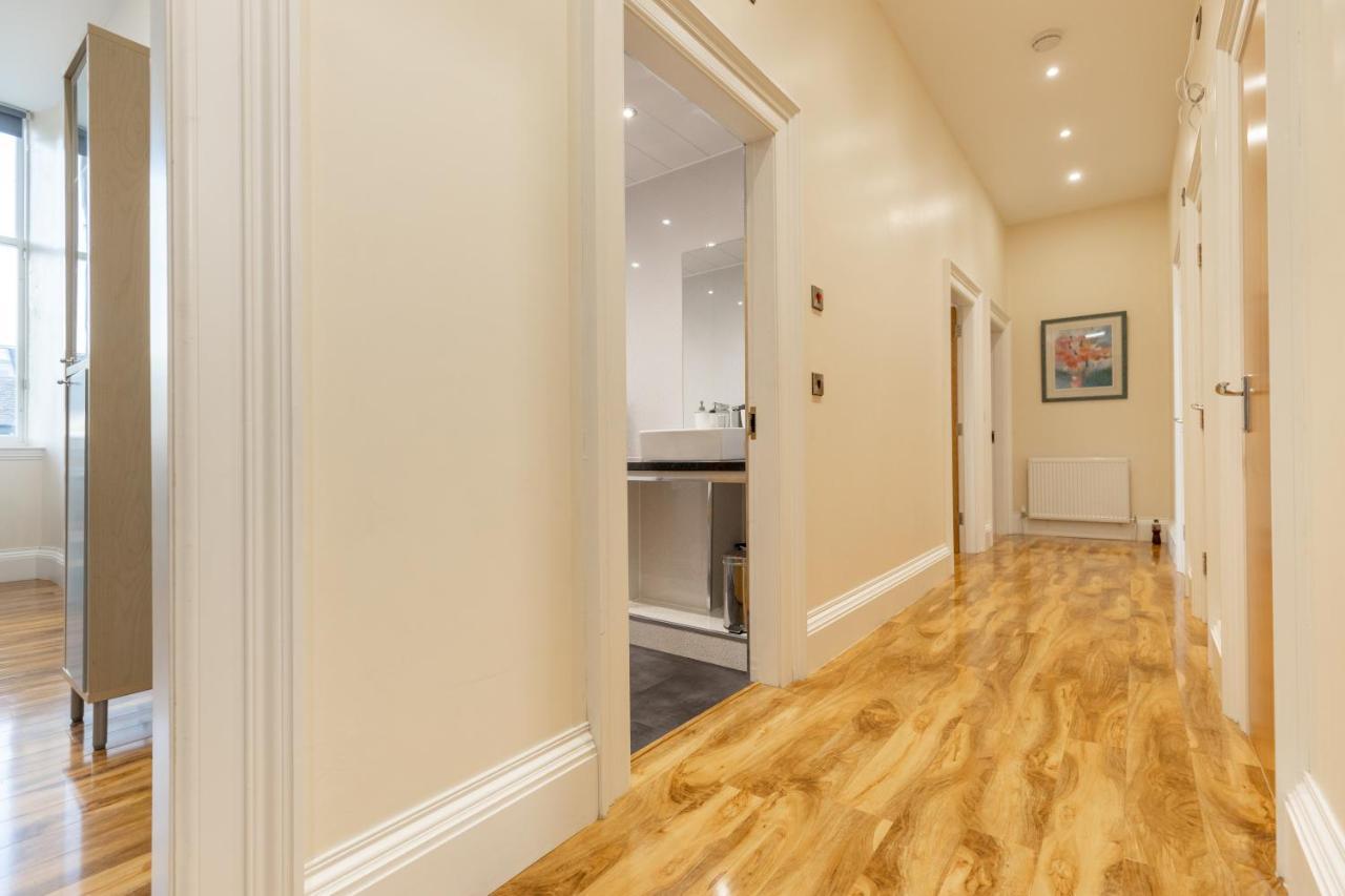 New 2 Bed With Stunning Views Of Arthur Seat Mountain Apartment *