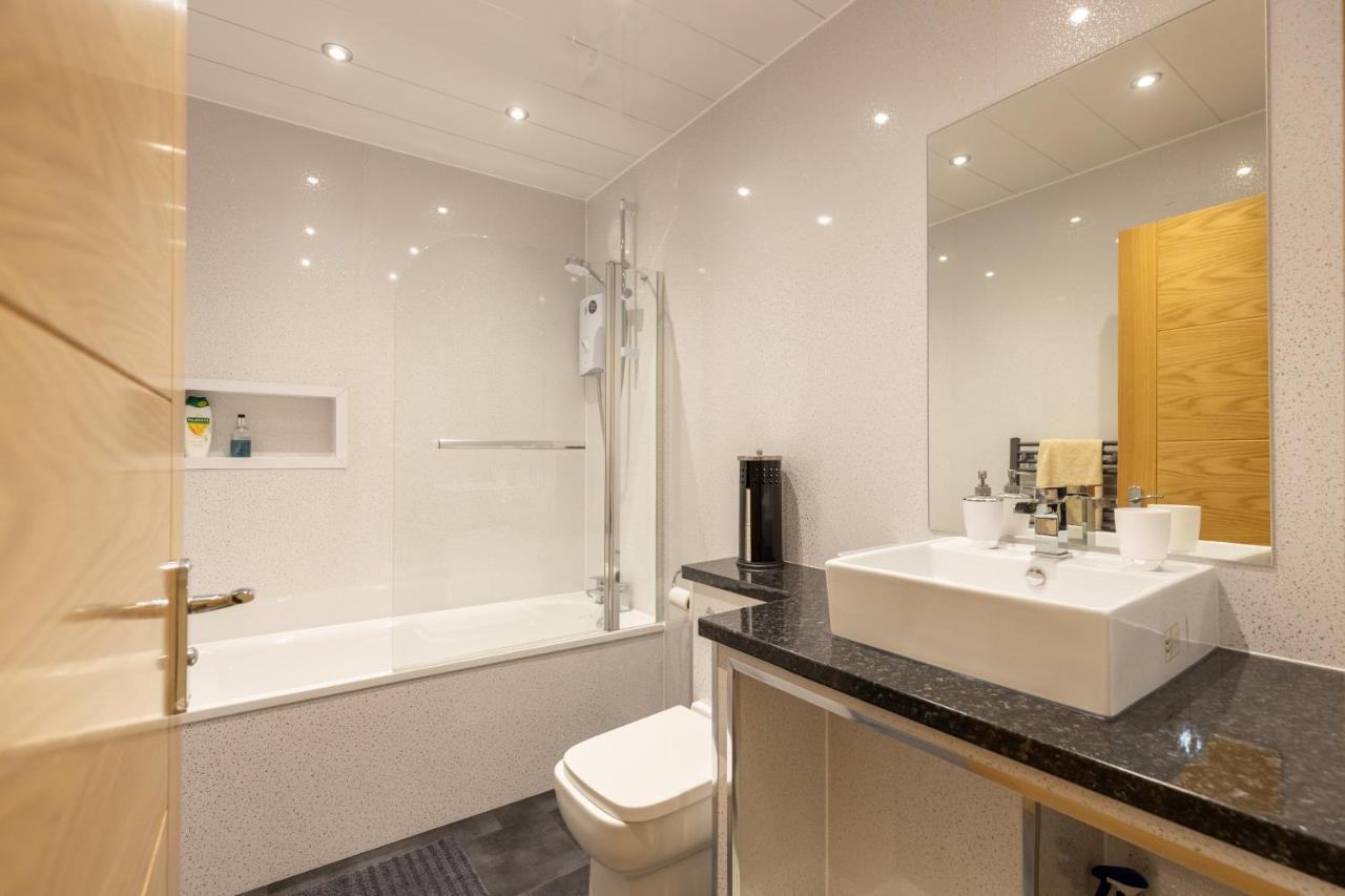 New 2 Bed With Stunning Views Of Arthur Seat Mountain EDI