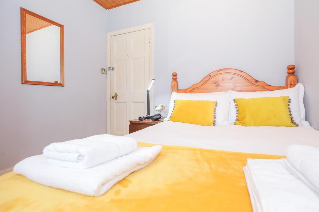 Vakantiehuis Beautiful 4 Bedroom - Ideal Location - Free Parking