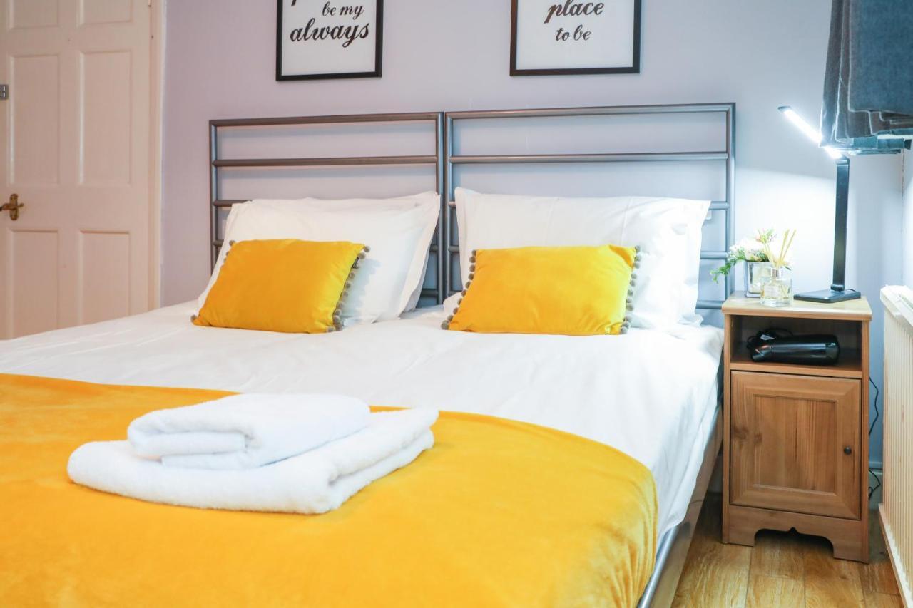 Beautiful 4 Bedroom - Ideal Location - Free Parking *