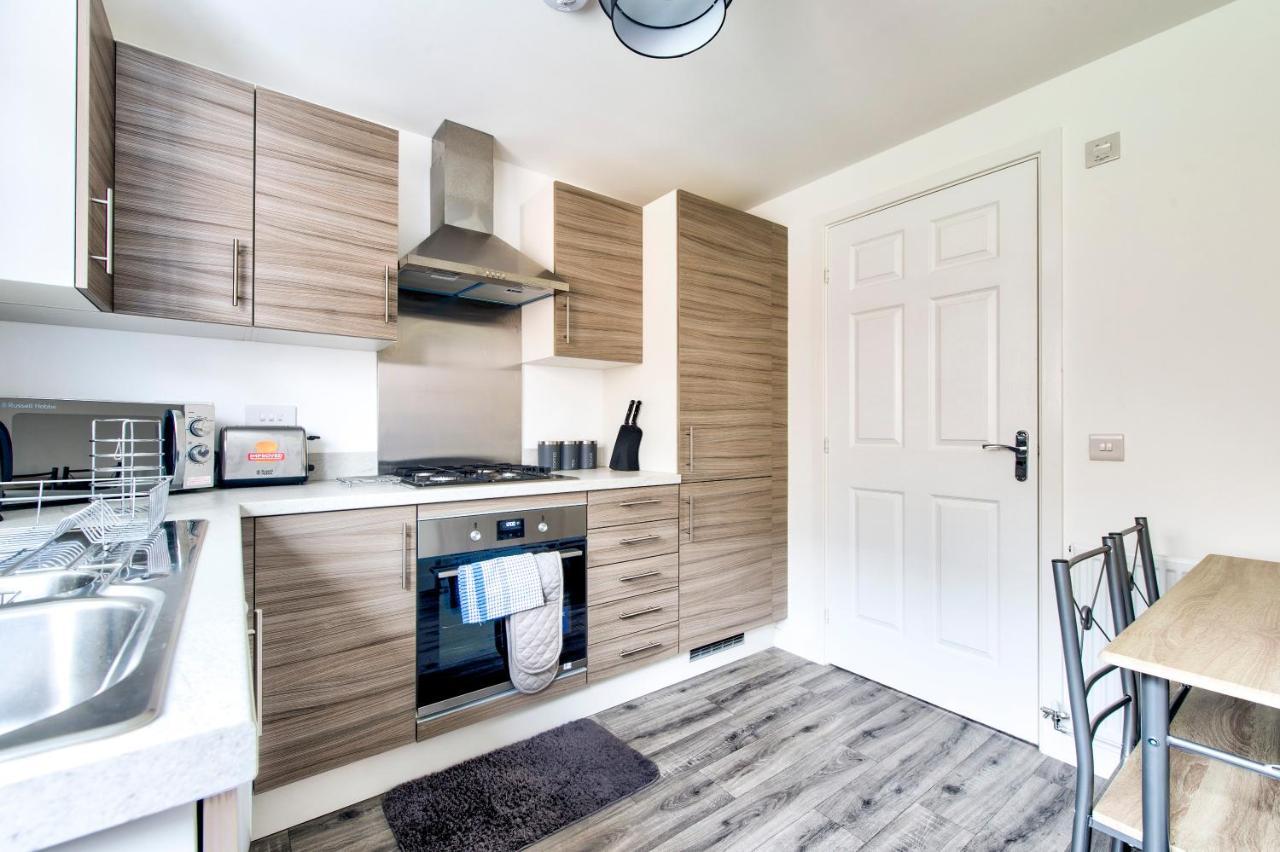 2-bedroom With Private Garden & Parking Holiday home *