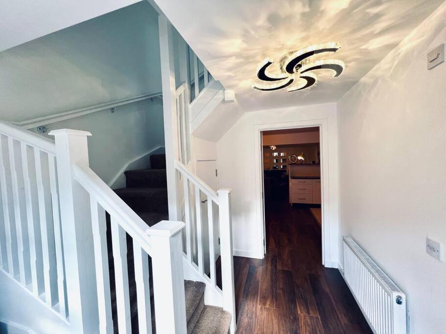 Luxe 4 Bedroom Centre House EDI