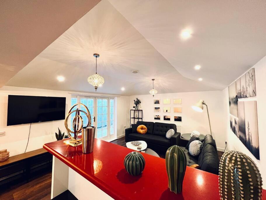 Luxe 4 Bedroom Centre House * EDI