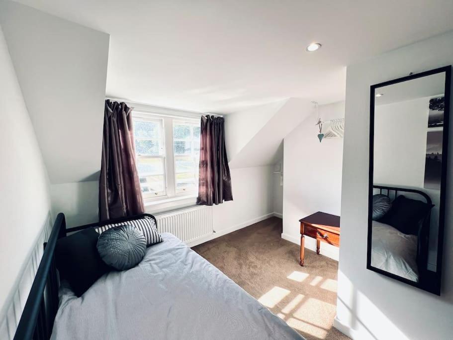 Luxe 4 Bedroom Centre House Vakantiehuis EDI