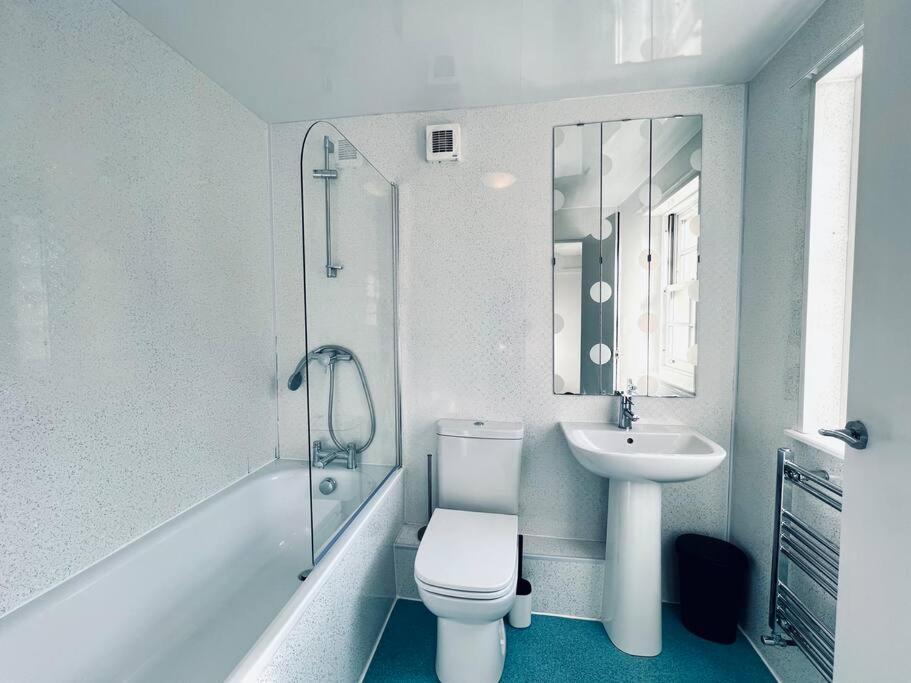 Vakantiehuis Luxe 4 Bedroom Centre House EDI