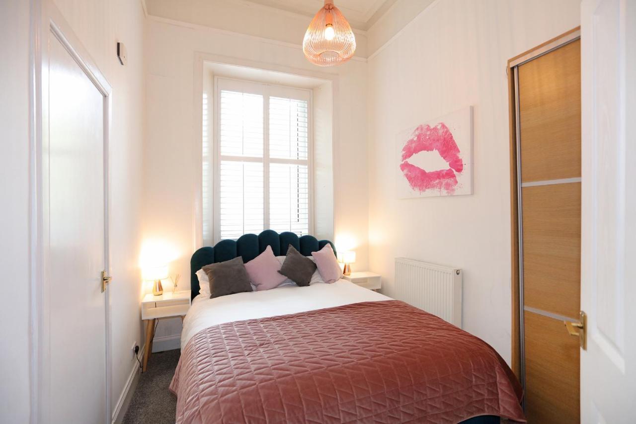 Dalmeny Street Apartment *