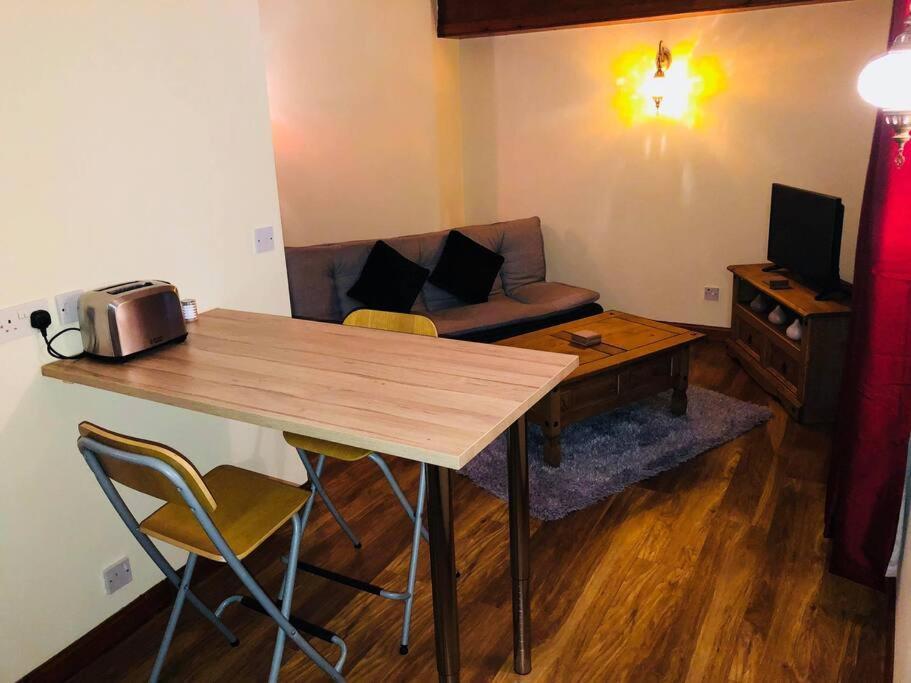 Apartment Vibrant At The Shore In Leith *