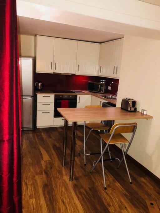 Vibrant At The Shore In Leith Apartment