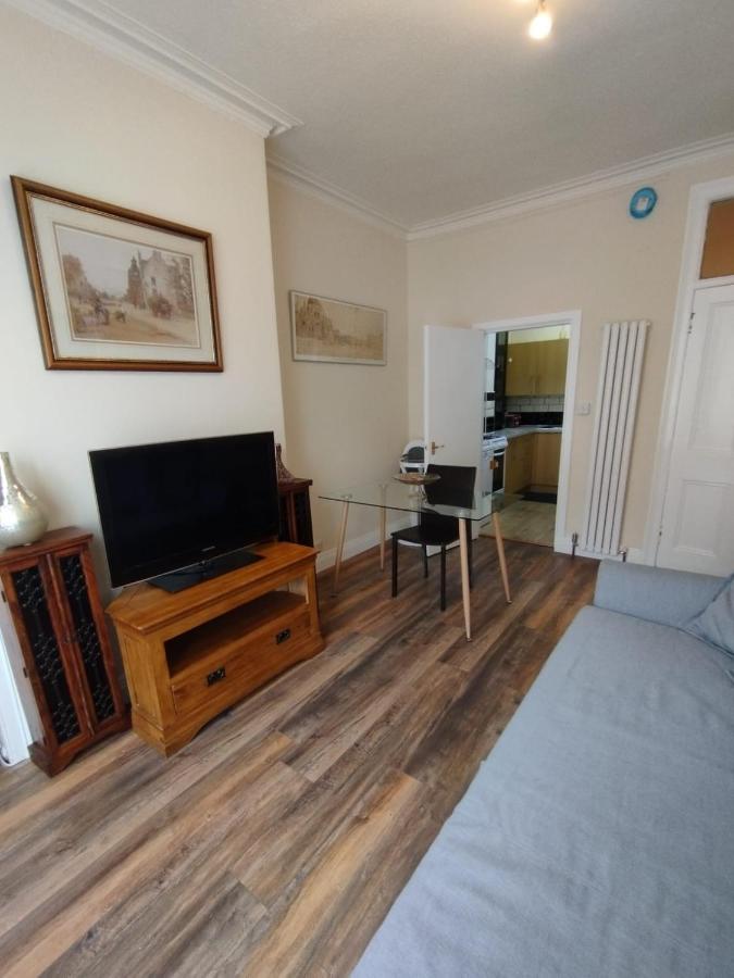 Appartement 2 Bedrooms Flat Central Edinburgh, Sleeps 6, In The Shadow Of Holyrood Park And Arthur's Seat With Free Parking, Two Bed Édimbourg