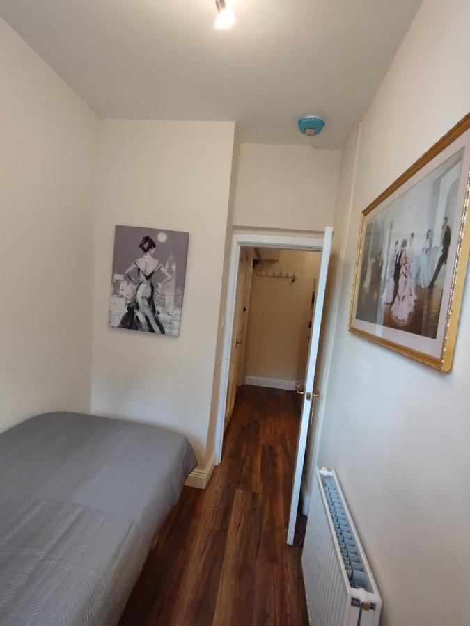 Appartement 2 Bedrooms Flat Central Edinburgh, Sleeps 6, In The Shadow Of Holyrood Park And Arthur's Seat With Free Parking, Two Bed Édimbourg