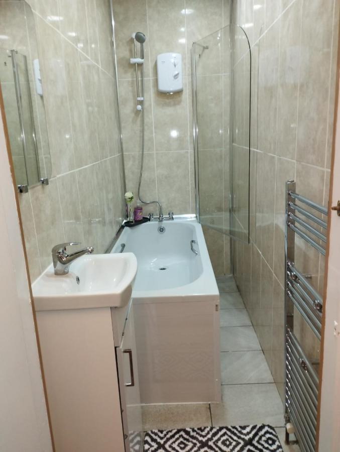Appartement 2 Bedrooms Flat Central Edinburgh, Sleeps 6, In The Shadow Of Holyrood Park And Arthur's Seat With Free Parking, Two Bed Édimbourg