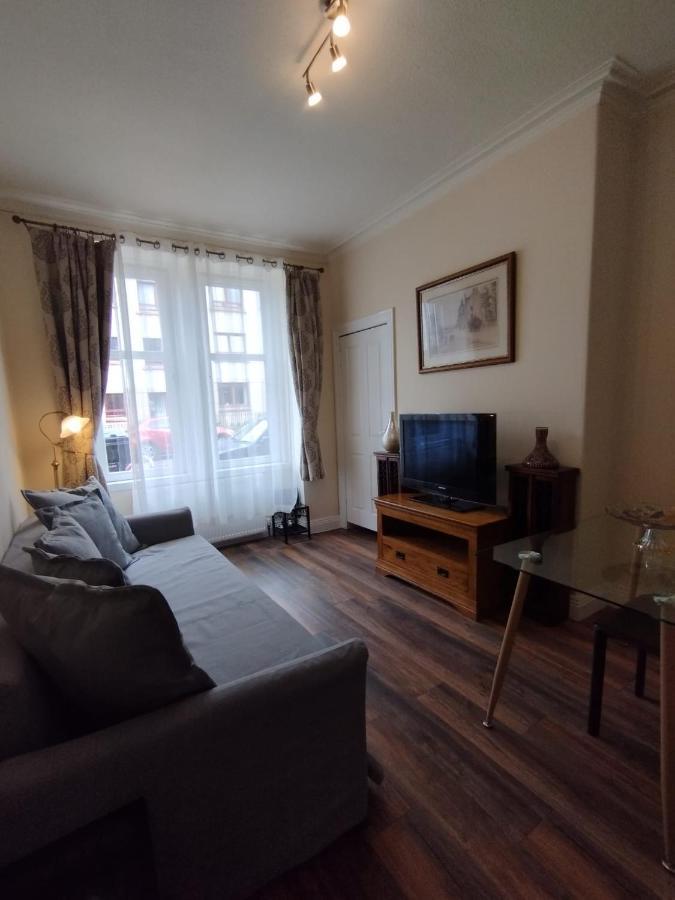 Appartement 2 Bedrooms Flat Central Edinburgh, Sleeps 6, In The Shadow Of Holyrood Park And Arthur's Seat With Free Parking, Two Bed *