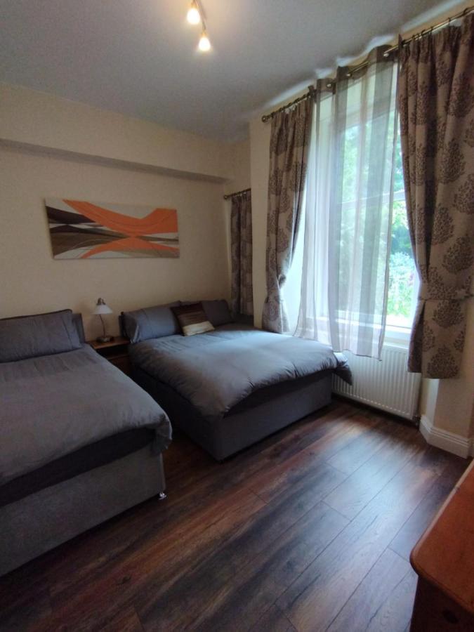 2 Bedrooms Flat Central Edinburgh, Sleeps 6, In The Shadow Of Holyrood Park And Arthur's Seat With Free Parking, Two Bed * Édimbourg
