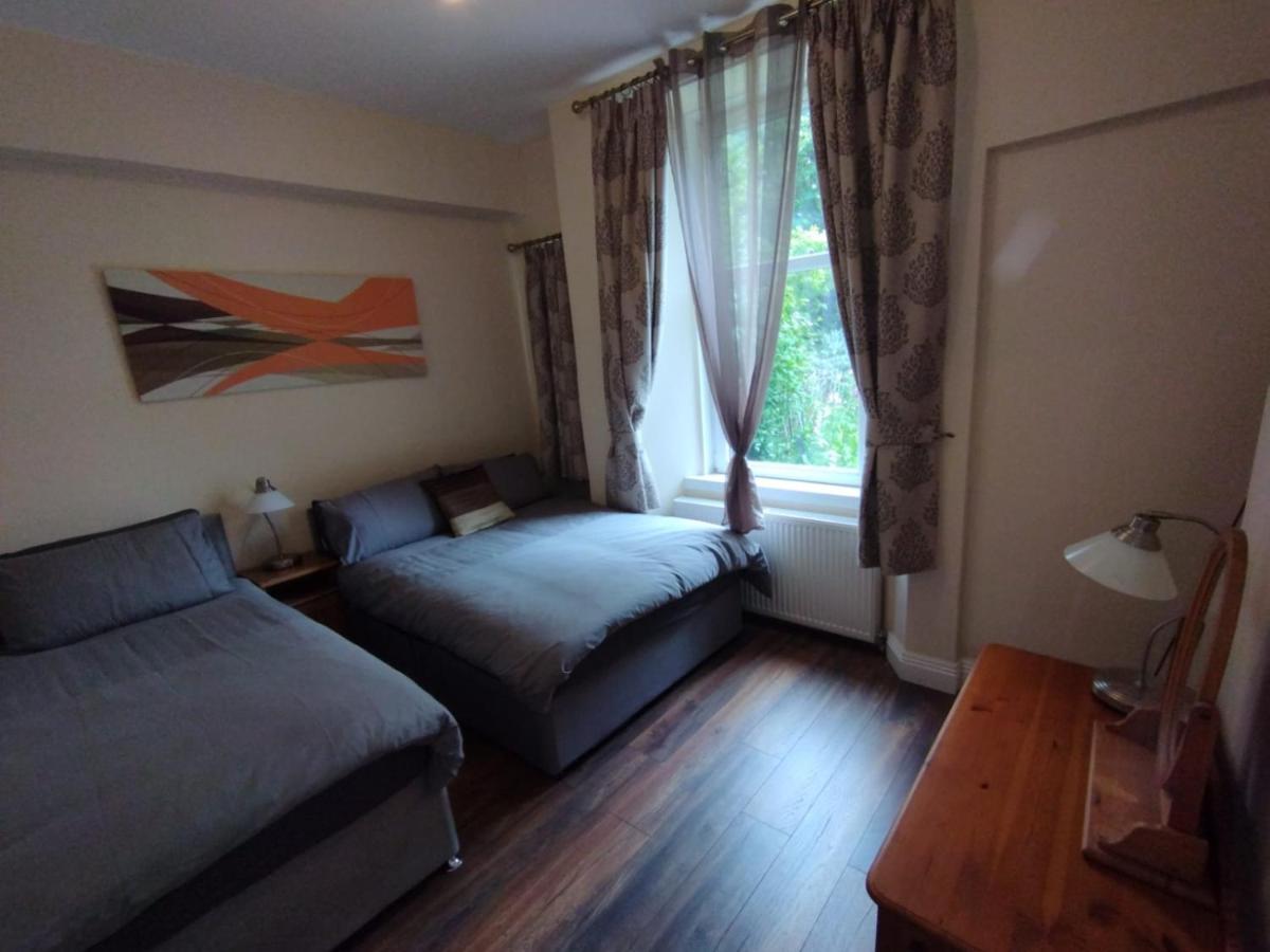 2 Bedrooms Flat Central Edinburgh, Sleeps 6, In The Shadow Of Holyrood Park And Arthur's Seat With Free Parking, Two Bed Édimbourg