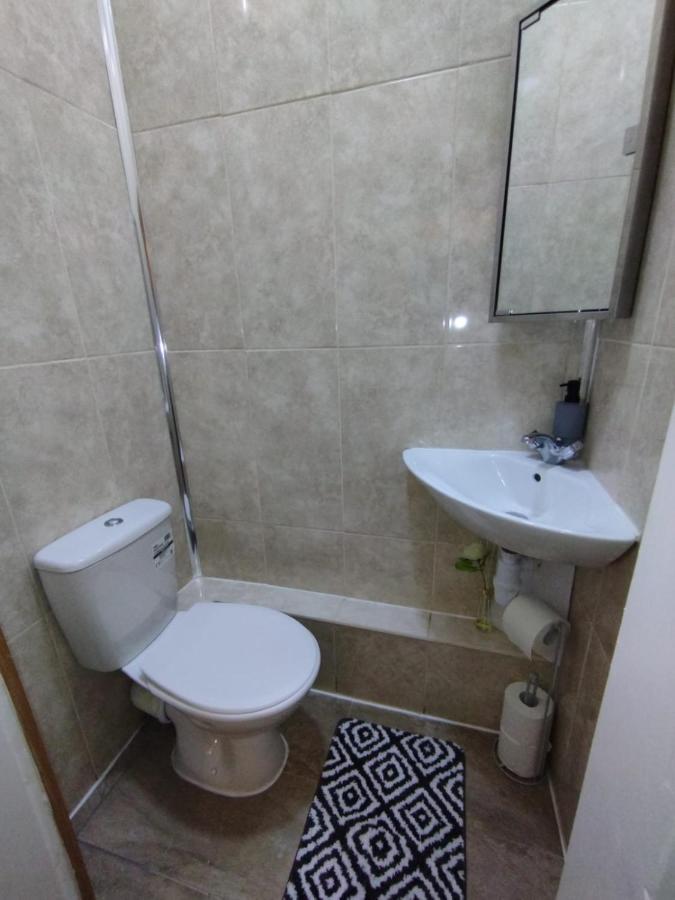 Appartement 2 Bedrooms Flat Central Edinburgh, Sleeps 6, In The Shadow Of Holyrood Park And Arthur's Seat With Free Parking, Two Bed
