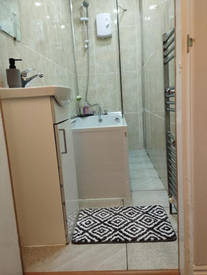 Appartement 2 Bedrooms Flat Central Edinburgh, Sleeps 6, In The Shadow Of Holyrood Park And Arthur's Seat With Free Parking, Two Bed