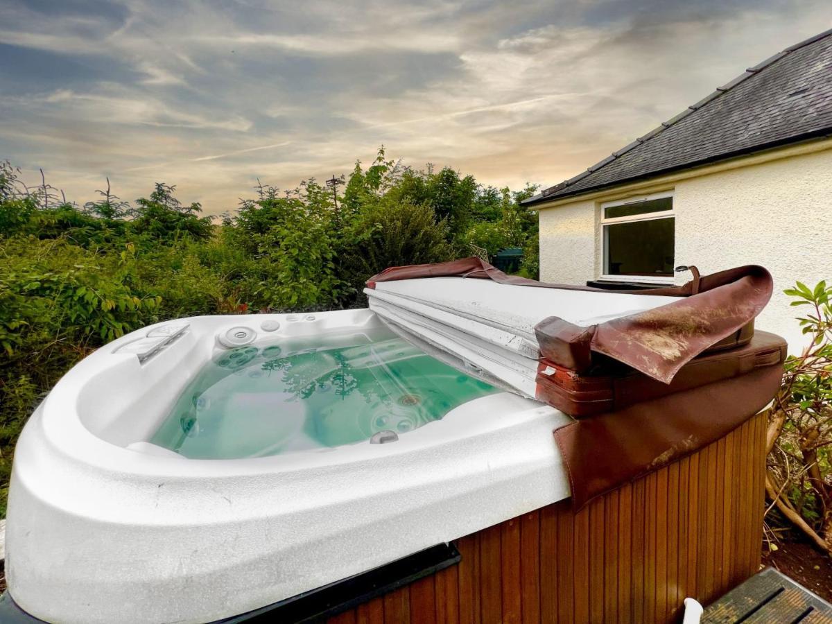 Damhead In With A Hot Tub *