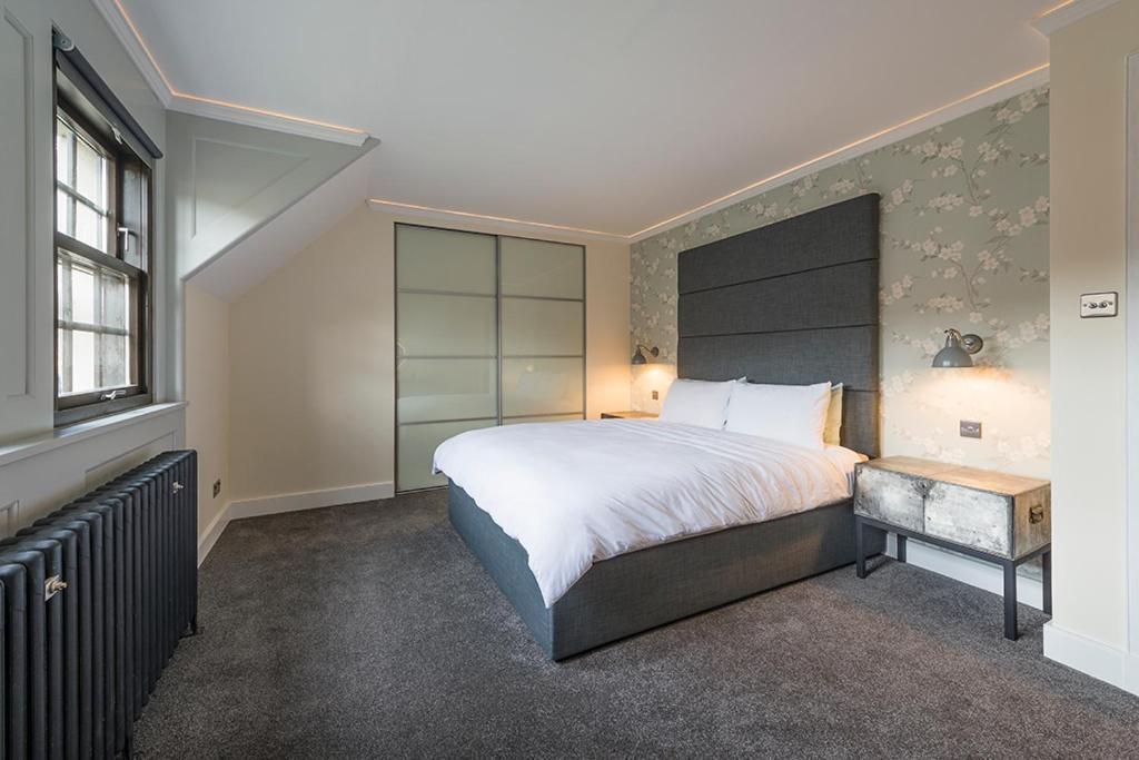 - - With Balcony And Free, Secure Garage Parking Appartement Édimbourg
